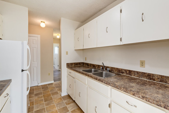 Apartments for Rent near University Of Alberta - Lamplighter - A in Long Term Rentals in Edmonton - Image 3