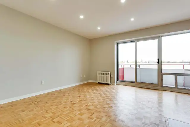 Beautiful Large Bachelor/Studio Apartment for Rent in Long Term Rentals in City of Toronto - Image 5