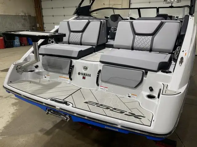 2025 Yamaha Boats 255XD in Powerboats & Motorboats in Swift Current - Image 5