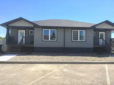 2 BEDROOM DUPLEX FOR RENT YORKTON, SK AVAILABLE MAY 1, 2026 MONTH TO MONTH LEASE 892 SQ. FT. LIVING...