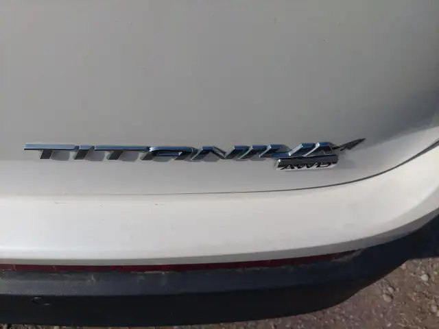 2017 Ford Edge Titanium525767157587660805
