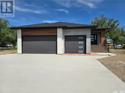 Brand New 3-Bedroom Bungalow in a Premier New Development – 1,440 Sq Ft with Triple Car Garage Welco...