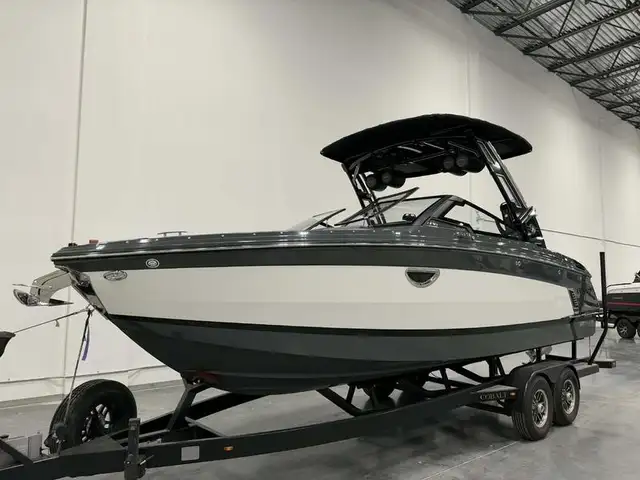 2026 Cobalt Boats R6 Surf in Powerboats & Motorboats in Saskatoon - Image 3