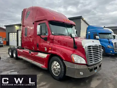 FREIGHTLINER CASCADIA 2011, MOTEUR DETROIT DD-15 13 VITESSES.( 475 HP) ESSIEU AVANT :12 000 LBS-ESSI...