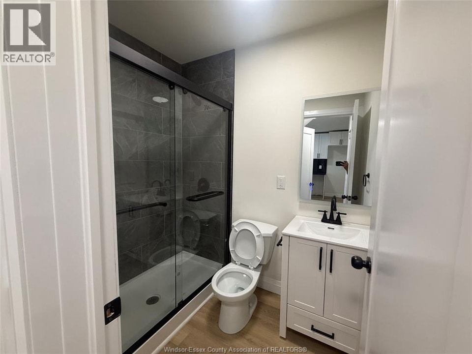 643 PIERRE Unit# 1 Windsor, Ontario 5
