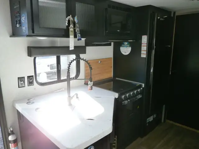 2024 Forest River Grey Wolf 27RR TOY HAULER! GREAT VALUE!$42995! in Travel Trailers & Campers in London - Image 9