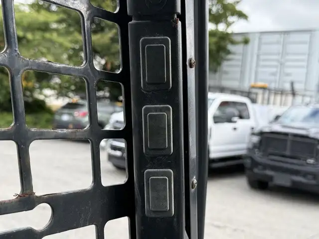 2017 Bobcat T740 Skid Loader in Heavy Trucks in Regina - Image 33