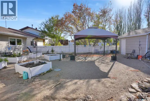 704 Leeville DRIVE Assiniboia, Saskatchewan in Houses for Sale in Moose Jaw - Image 37