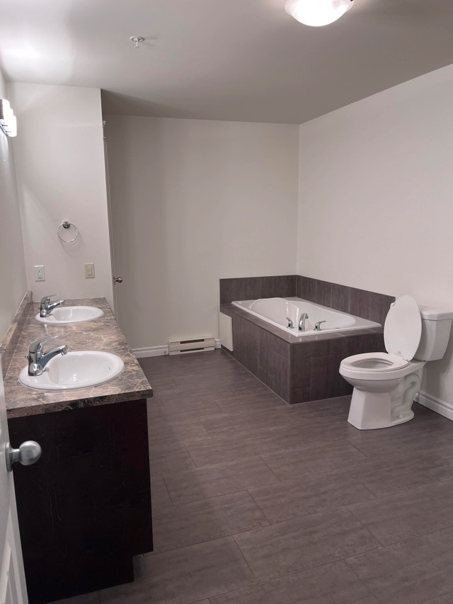 2 bedroom Condo in Long Term Rentals in Fredericton - Image 3
