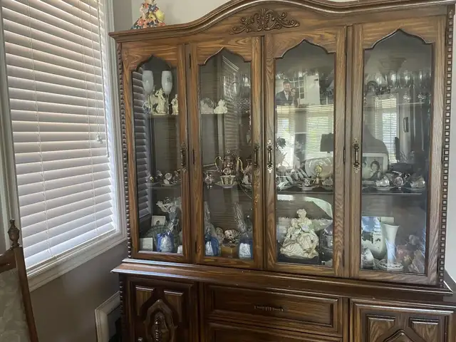 Dining room table hutch and chairs in Dining Tables & Sets in Markham / York Region - Image 5