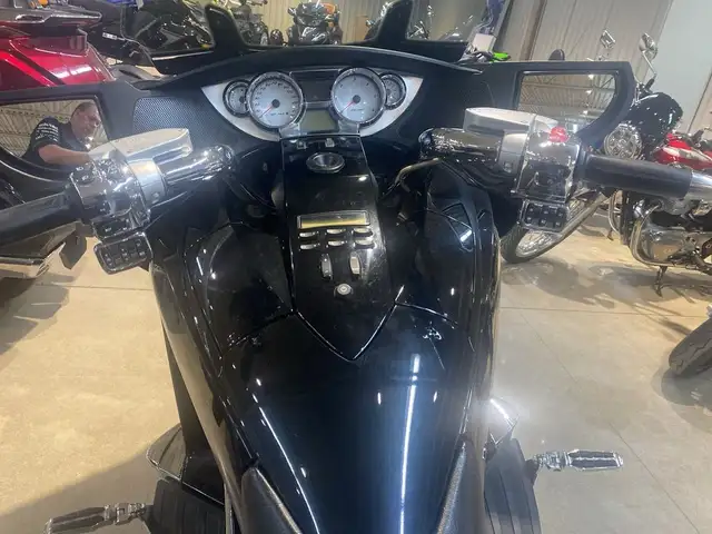 2008 Victory Motorcycles Vision Tour in Sport Touring in Guelph - Image 5