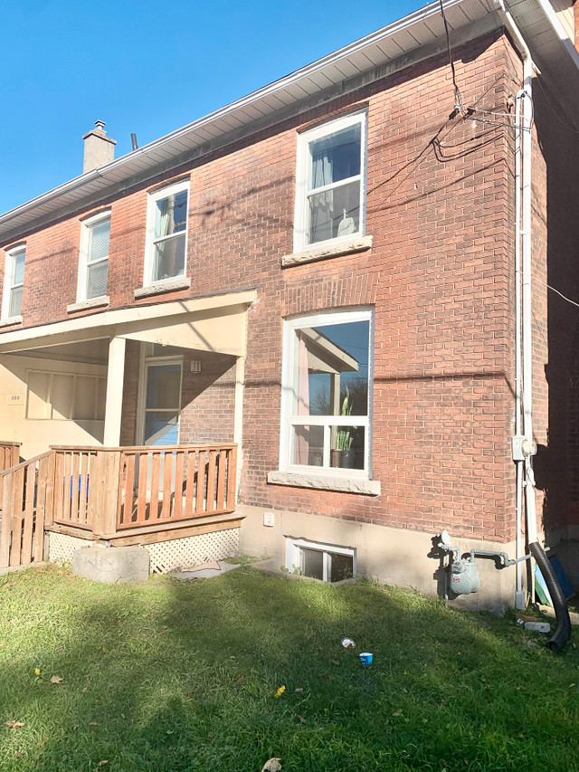 241 Division St-6 bedroom student house - a short walk to campus in Long Term Rentals in Kingston