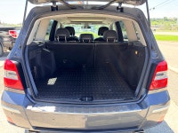 Zoomer Auto 2010 Mercedes-Benz GLK-Class 4MATIC GLK 350 comes loaded with Bluetooth, Leather Power H... (image 6)