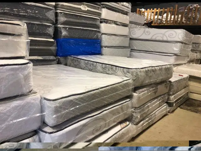 ⚜️ LIGHTLY MEGA SALE QUEEN DOUBLE AND SINGLE SIZE USED MATT in Beds & Mattresses in Delta/Surrey/Langley - Image 4