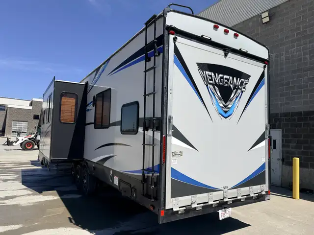 2019 Forest River VENGEANCE 377 V in Travel Trailers & Campers in St. Albert - Image 7