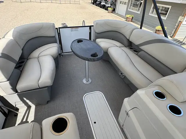 2019 SYLVAN Mirage 8522 Party Fish Luxury Ed TRITOON -used ponto in Powerboats & Motorboats in Prince Albert - Image 25