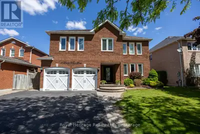 Welcome to Whitby's Prestigious Rolling Acres Community! This impressive all-brick detached two-stor...