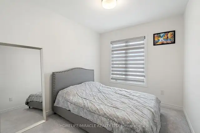 Beautifully upgraded 4-bedroom home in Houses for Sale in Oakville / Halton Region - Image 8