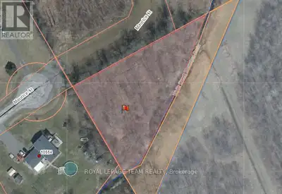 Private Vacant Wooded Residential LOT For Sale by owner. This approx 1 acre triangular shaped lot is...