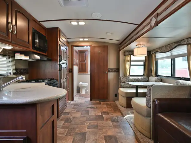 2014 Outback 300RB in Travel Trailers & Campers in St. Albert - Image 10