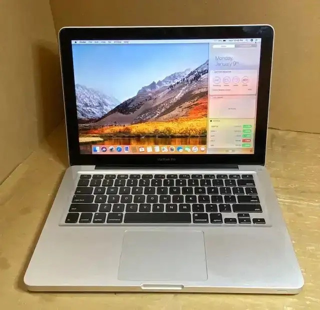 Apple MacBook Pro 13inch in Laptops in Windsor Region