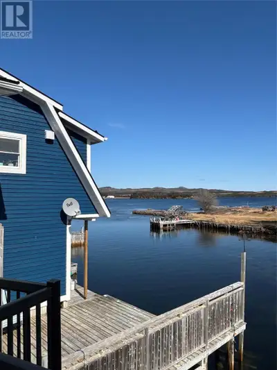 Oceanfront Retreat with Guest House in North Harbour – A Rare Coastal Gem! Welcome to your dream coa...