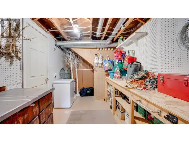 2302 23 Avenue Vernon, British Columbia in Houses for Sale in Vernon - Image 37