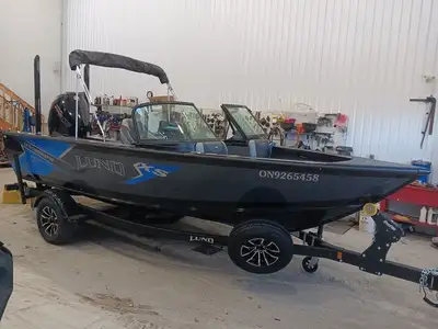 Power poles installed 2025 Lund 1875 Crossover XS SportThe 1875 Crossover XS is the ideal combinatio...