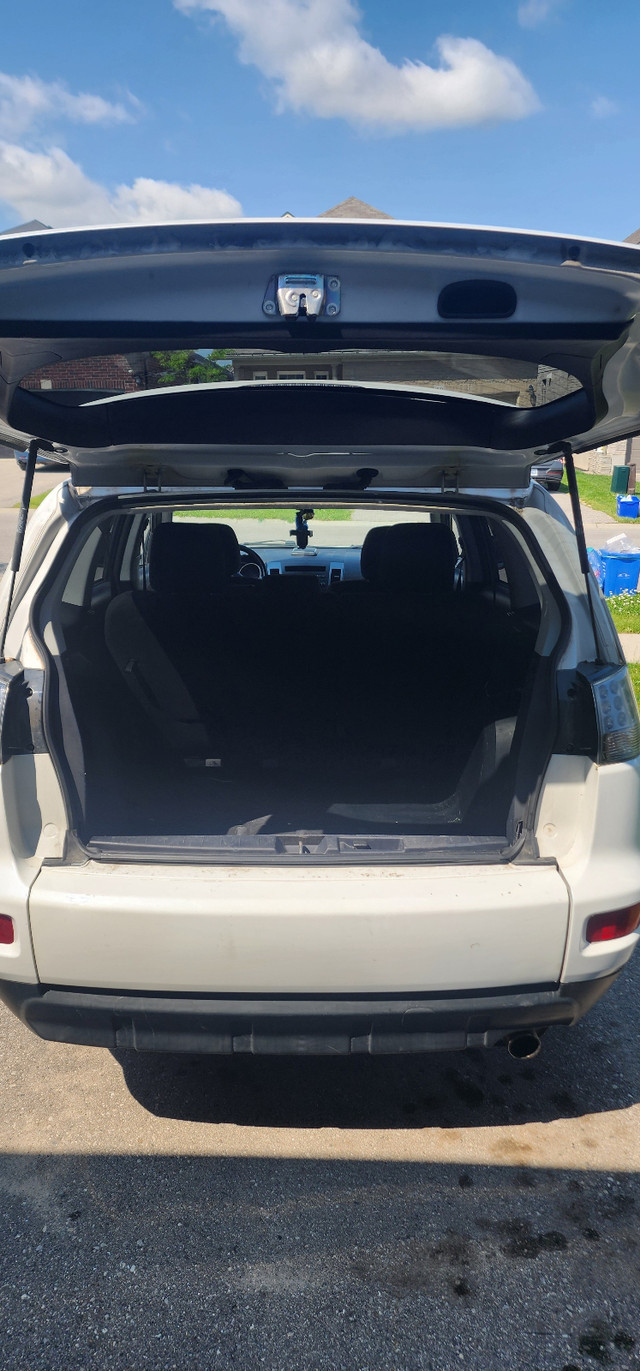 2012 Mitsubishi Outlander for sale - AS IS! in Cars & Trucks in London - Image 2