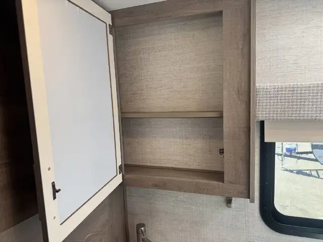 2023 Jayco Melbourne Prestige 24RP 1 extension + full paint et m in RVs & Motorhomes in Laval / North Shore - Image 20