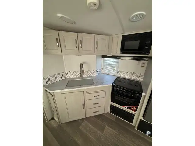 2024 Shadow Cruiser Shadow Cruiser Ultra Lite 260 RBS in Travel Trailers & Campers in Grande Prairie - Image 11