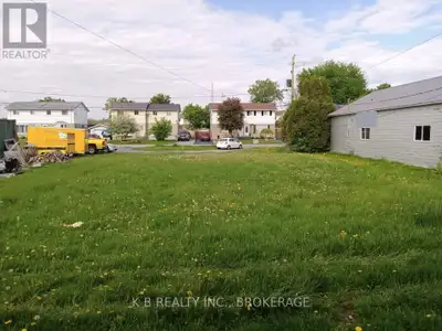 Discover an exceptional mixed-use opportunity at 1640 Birmingham Drive in Cornwall - a fully service...