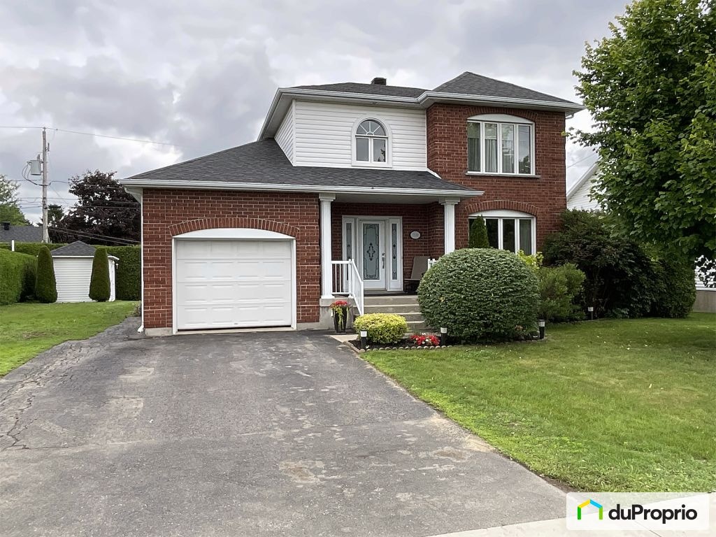 $492,500 - 2 Storey for sale in Victoriaville — photo 1