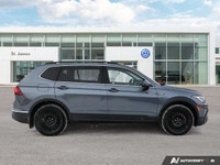 * 2 SETS OF TIRES, WINTERS AND SUMMERS * Panoramic power sunroof * LED tail lights * Automatic LED r... (image 5)