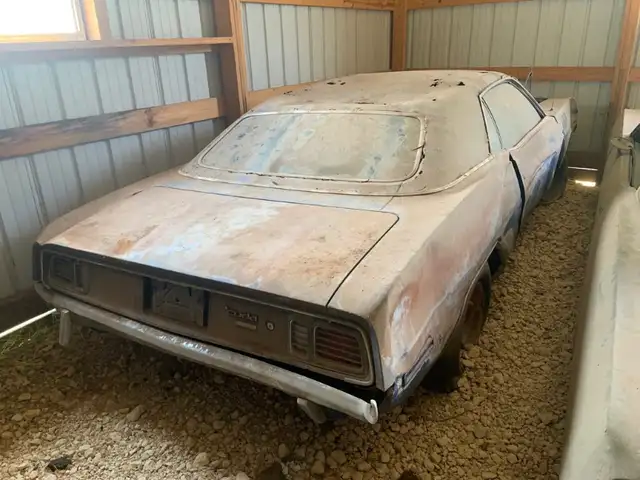 Wanted dead or alive 1970-1971 plymouth cuda in Classic Cars in Downtown-West End - Image 3