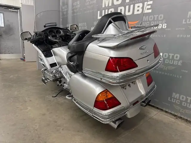2005 Honda GL1800 Goldwing in Sport Touring in Drummondville - Image 10