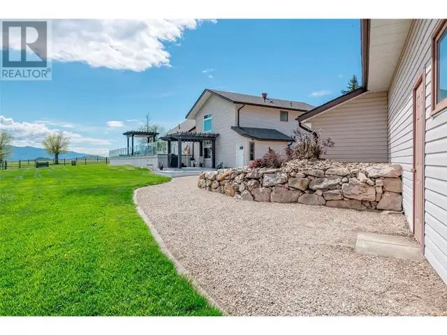 186 Stepping Stones Crescent Spallumcheen, British Columbia in Houses for Sale in Vernon - Image 8
