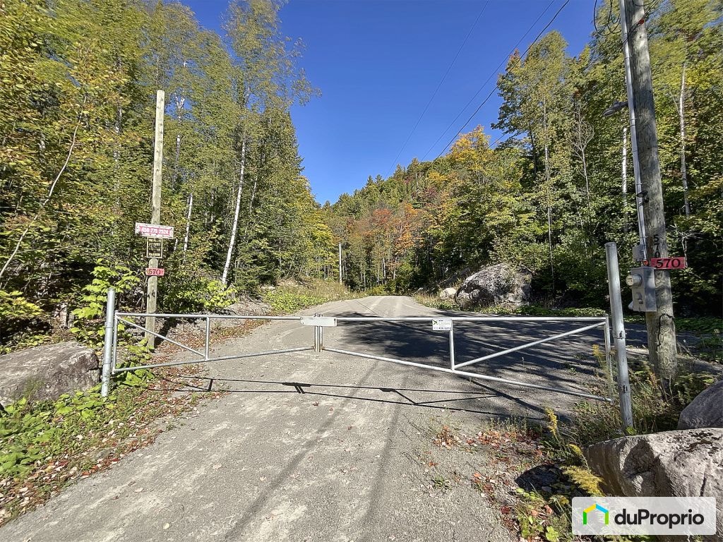 $875,000 - 2 Storey for sale in St-Hippolyte — photo 2