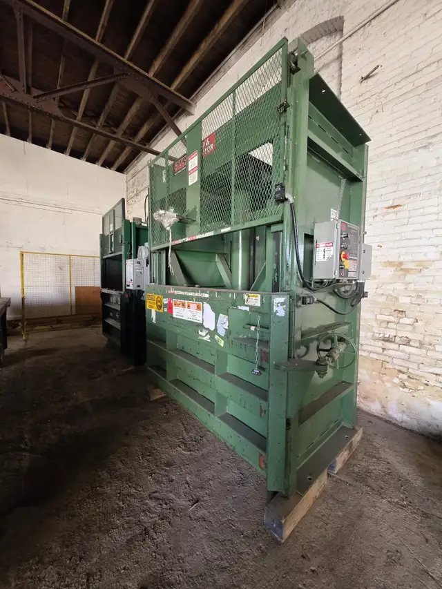 2012 PTR 7200HD Heavy Duty Vertical Baler - Cardboard, Plastics in Other Business & Industrial in Cambridge - Image 4