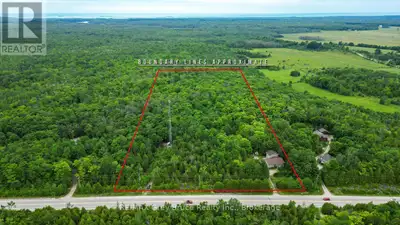 FULLY FURNISHED HOME/COTTAGE ON 20 ACRES! This four-season home offers the perfect blend of comfort...