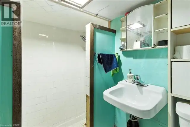 44 HOLTON Avenue N Hamilton, Ontario in Houses for Sale in Hamilton - Image 27