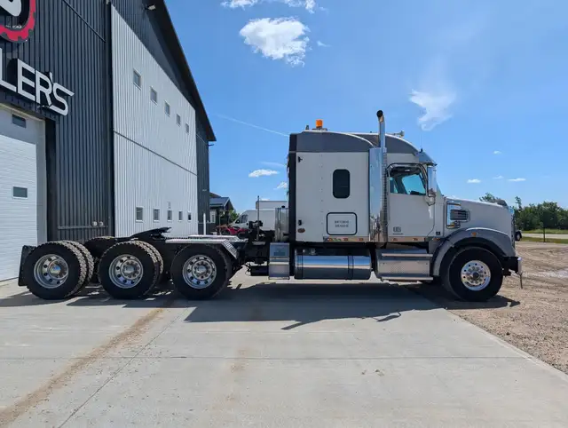 2013 FREIGHTLINER CORONADO 122 SD in Heavy Trucks in Edmonton - Image 5
