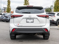 No Accidents - AWD - 3rd Row Seating - SofTex Leather - Sunroof The 2024 Toyota Highlander XLE is a... (image 7)