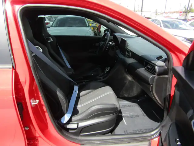2022 Hyundai Veloster N N POWER 2.0L Turbo / Tech / Carplay / Na in Cars & Trucks in Calgary - Image 44