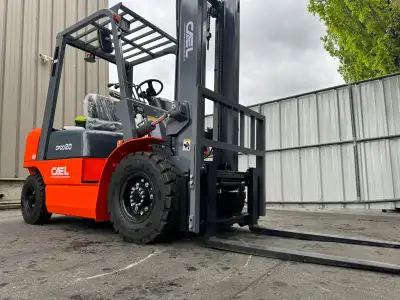 FINANCEMENT DISPONIBLE - Tout Neuf !!! Chariots élévateurs diesel et propane - Jusqu'à 4 tonnes Vous...