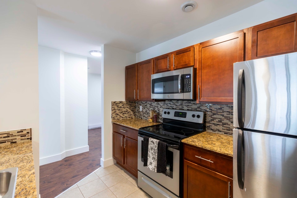 BEAUTIFUL 2BD-2BATH CORNER UNIT AVAILABLE NOVEMBER 15TH -$1895 5