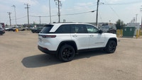 This Dealership Service Loaner Demo 2025 Jeep Grand Cherokee Altitude 4x4 has the 3.6L Pentastar Vvt... (image 4)