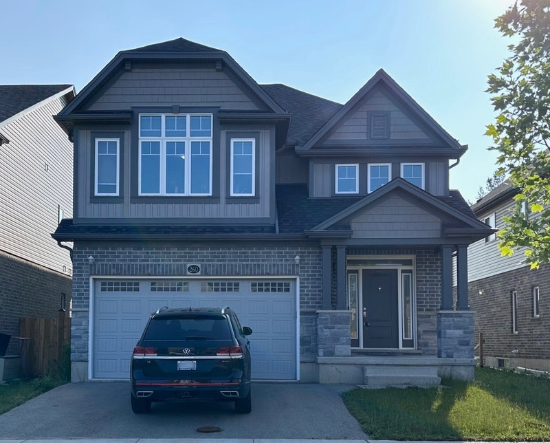 Large 4 Bedroom Home With Lots of Upgrades in Doon South Long Term Rentals Kitchener
