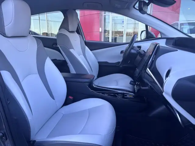 2020 Toyota Prius Prime Upgrade in Cars & Trucks in Comox / Courtenay / Cumberland - Image 13