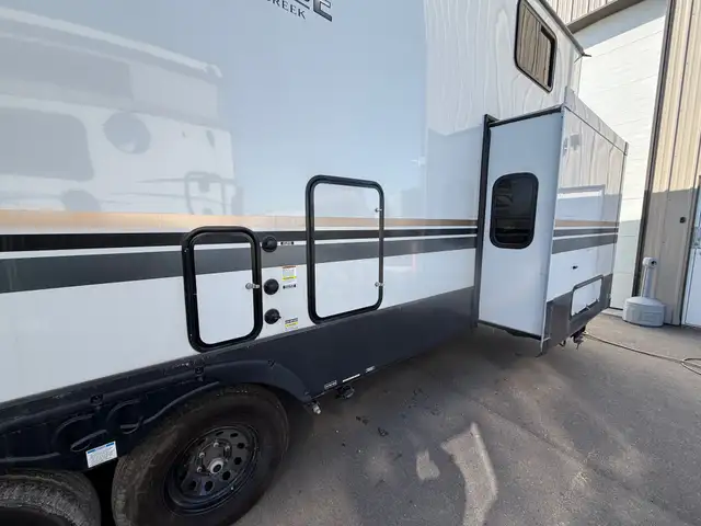 2022 Forest River Cedar Creek Cottage 40CDL in Travel Trailers & Campers in St. Albert - Image 31